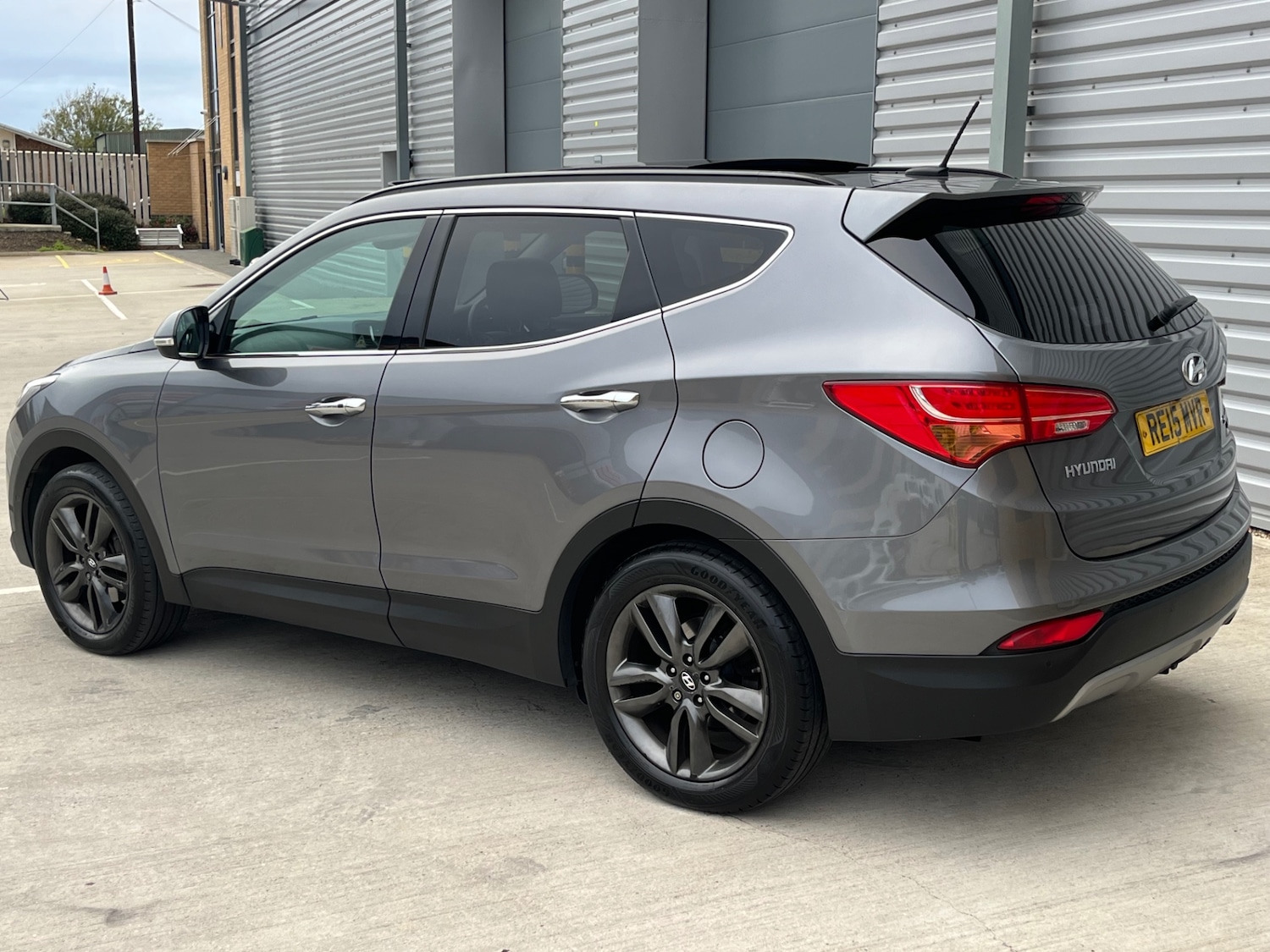 Used Hyundai Santa Fe 2015 for sale - 76440272: Photo 5