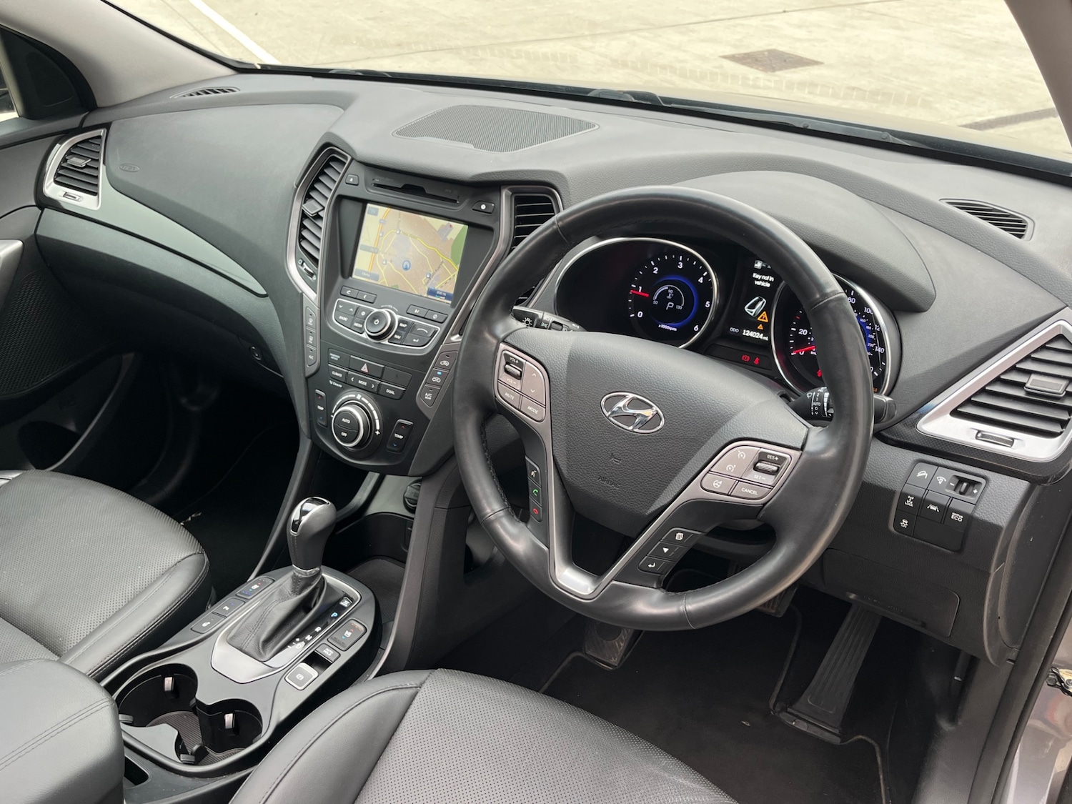 Used Hyundai Santa Fe 2015 for sale - 76440272: Photo 8