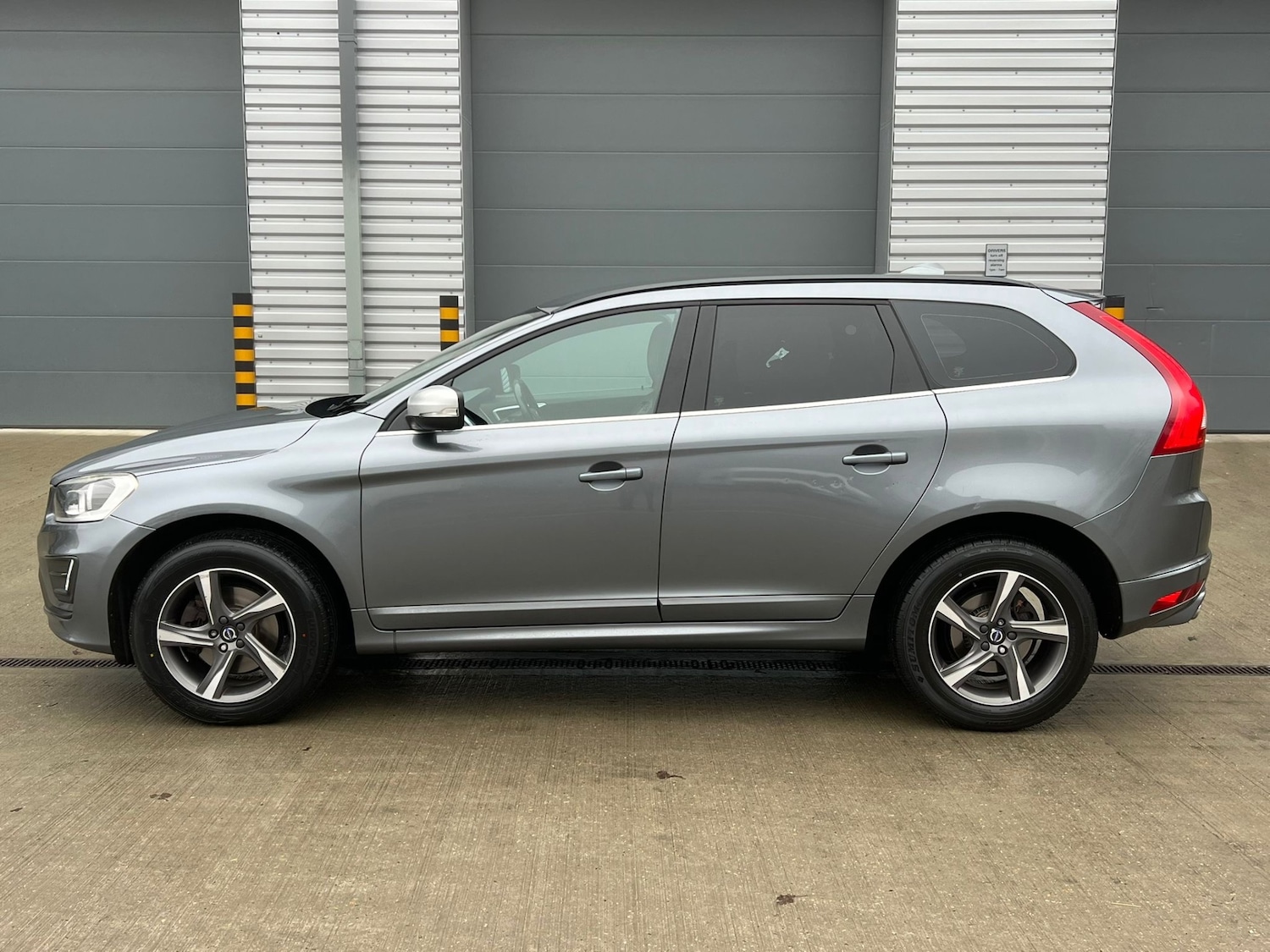 Used Volvo XC60 2015 for sale - 77140807: Photo 4