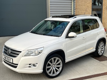 2011 (11) - 2.0 TDi R-Line 170 5dr