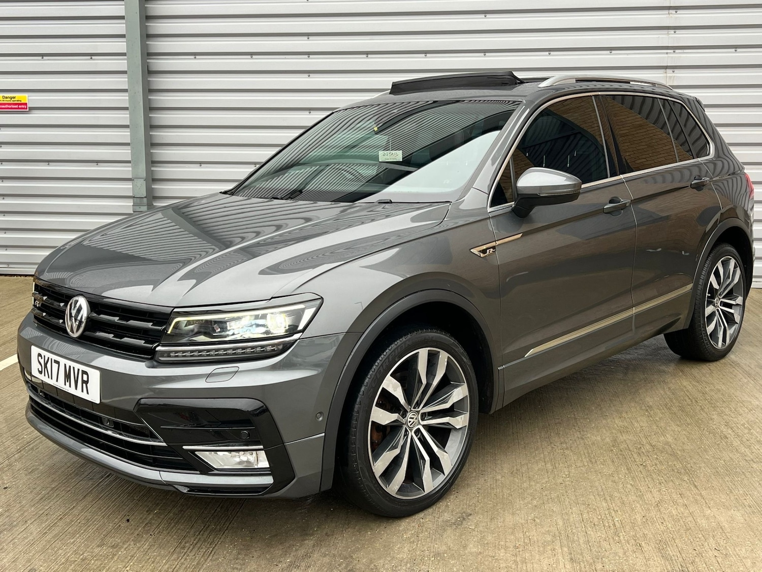 Used Volkswagen Tiguan 2017 for sale - 77214730: Photo 2