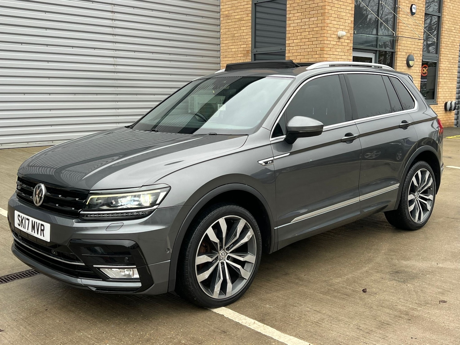 Used Volkswagen Tiguan 2017 for sale - 77214730: Photo 3