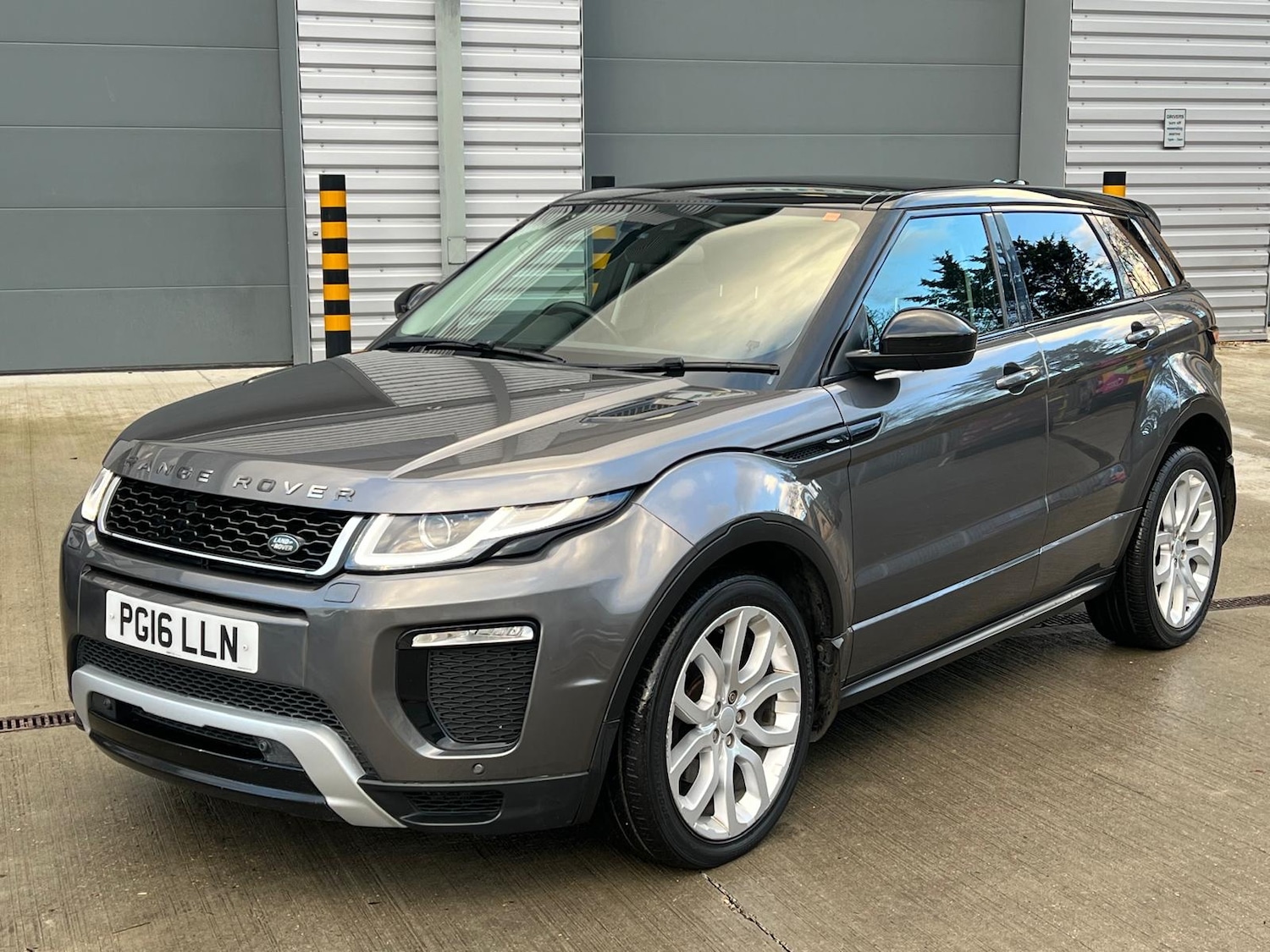 Used Land Rover Range Rover Evoque 2016 for sale - 77893146: Photo 2