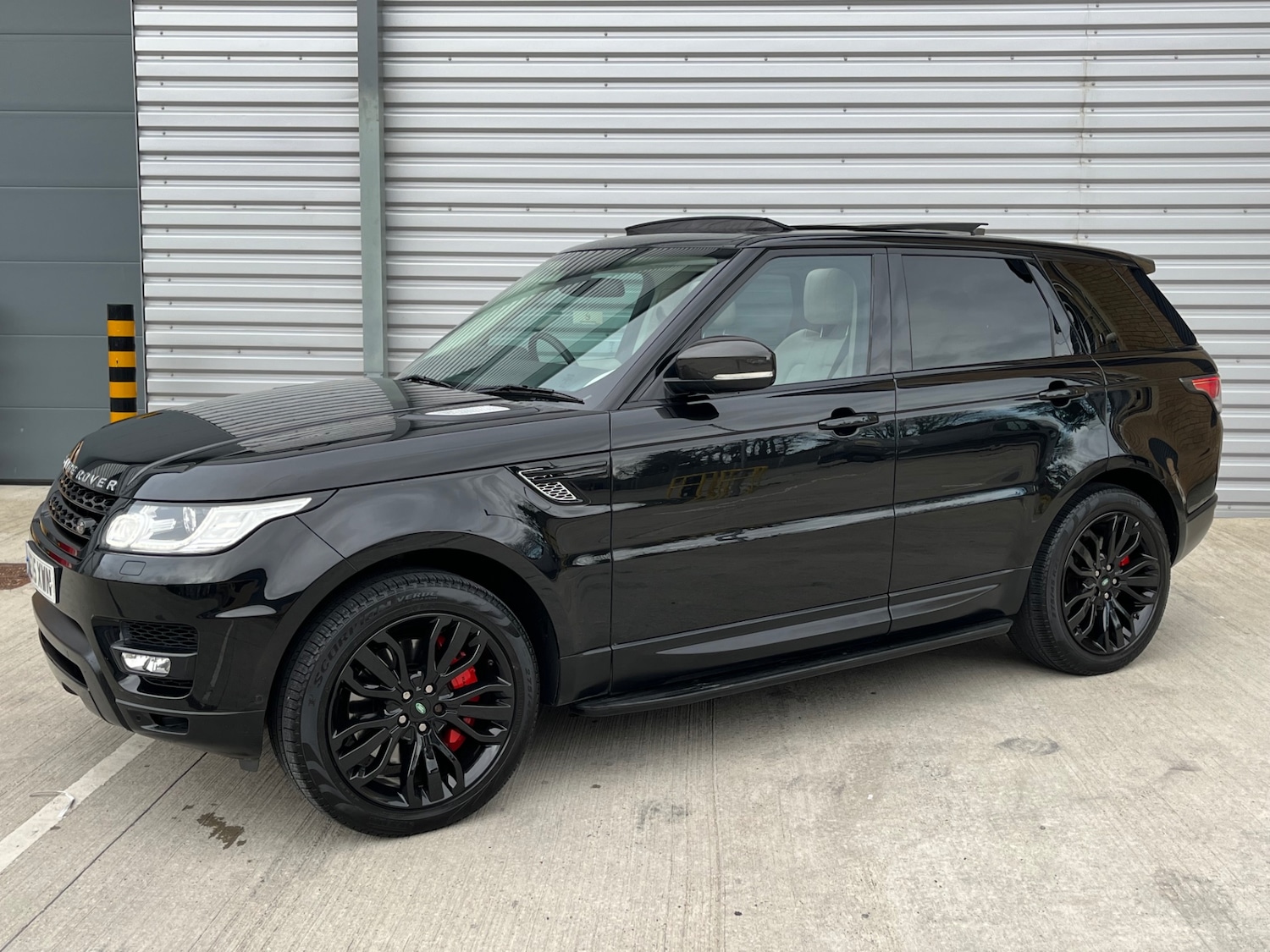 Used Land Rover Range Rover Sport 2015 for sale - 76536238: Photo 2