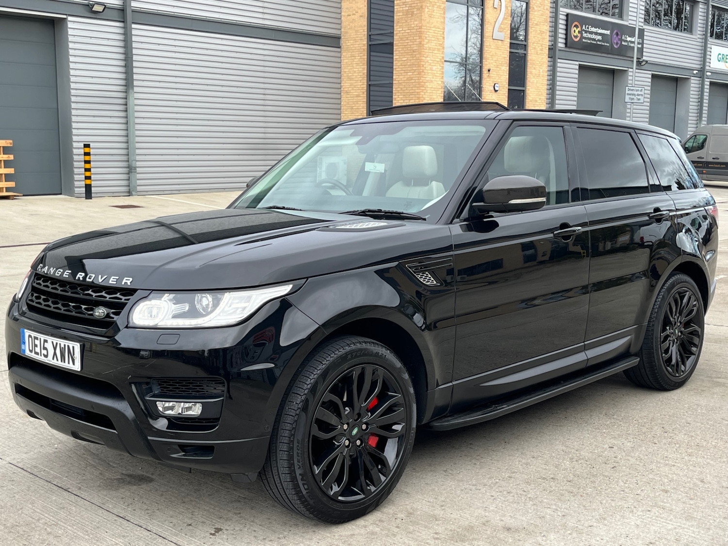 Used Land Rover Range Rover Sport 2015 for sale - 76536238: Photo 3