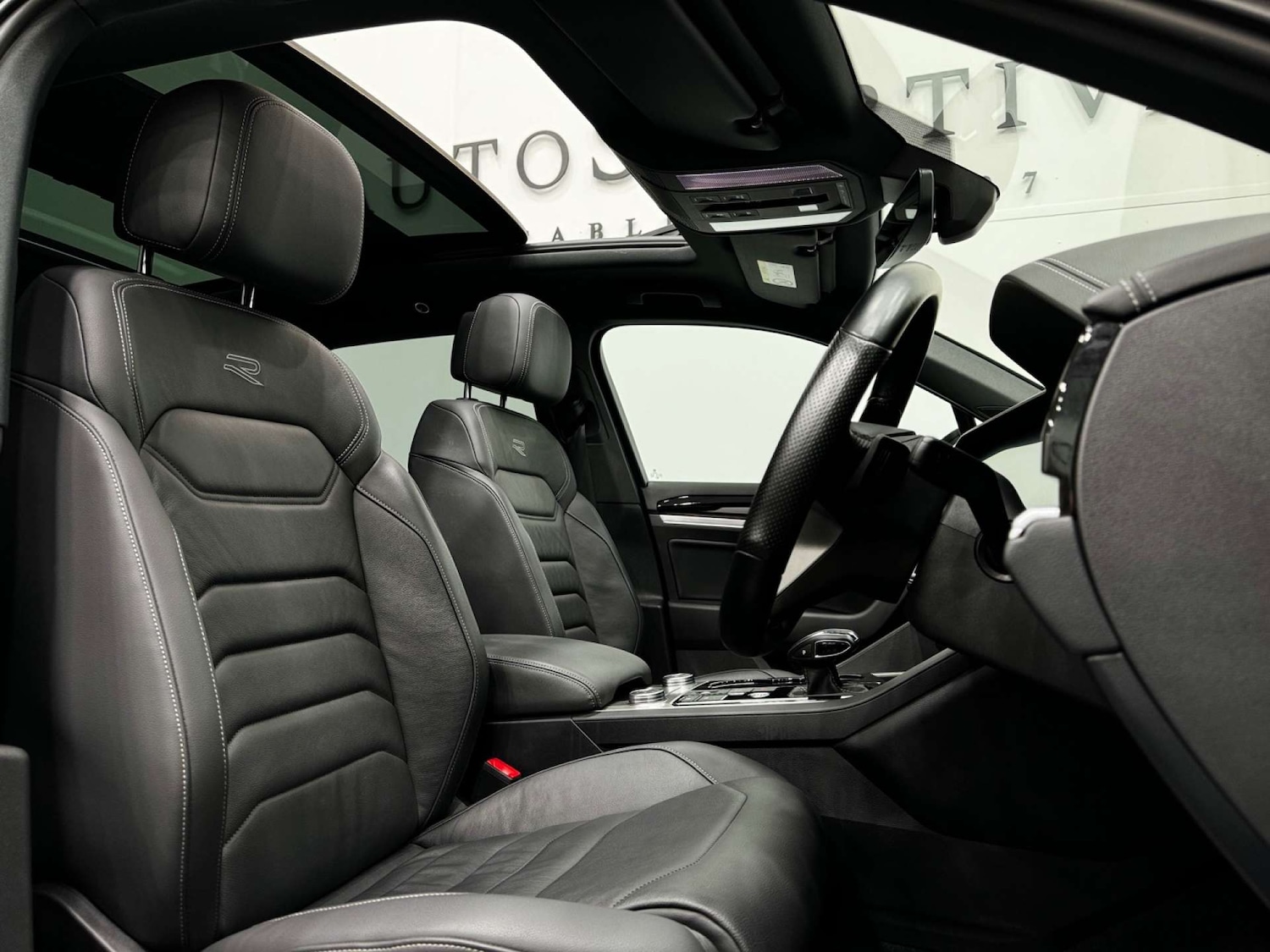 Used Volkswagen Touareg 2021 for sale - 76554464: Photo 2