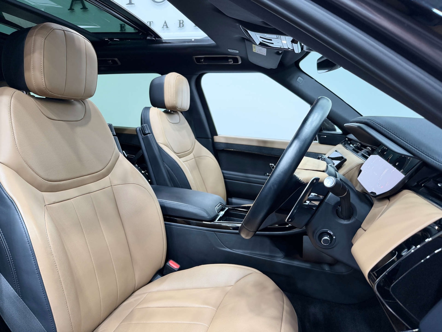 Used Land Rover Range Rover Sport 2023 for sale - 77833942: Photo 2