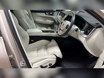 Used Volvo XC60 2022 for sale - 76980040: Photo