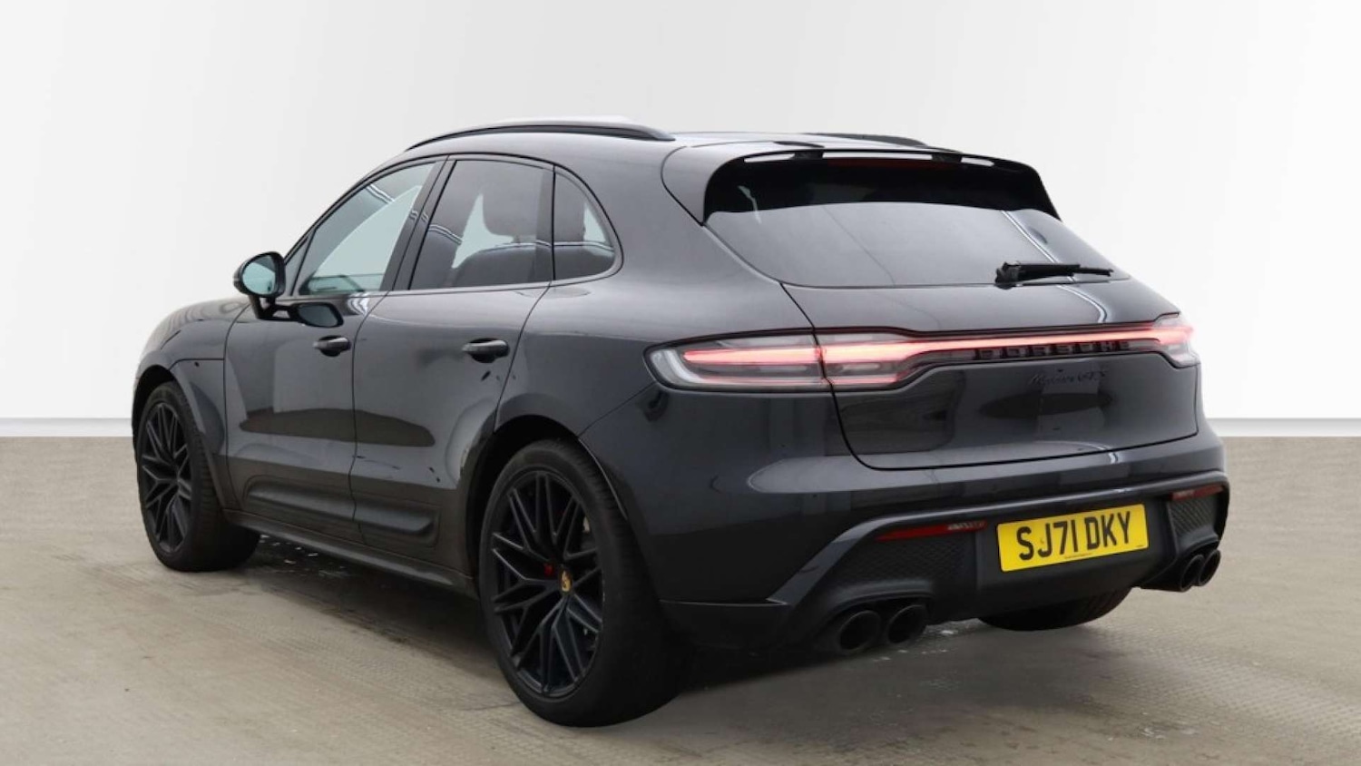 Used Porsche Macan 2021 for sale - 76830080: Photo 3