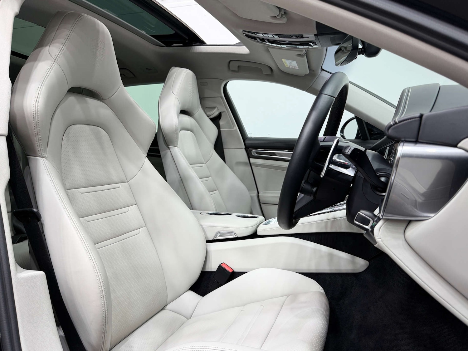 Used Porsche Panamera 2022 for sale - 77833940: Photo 2