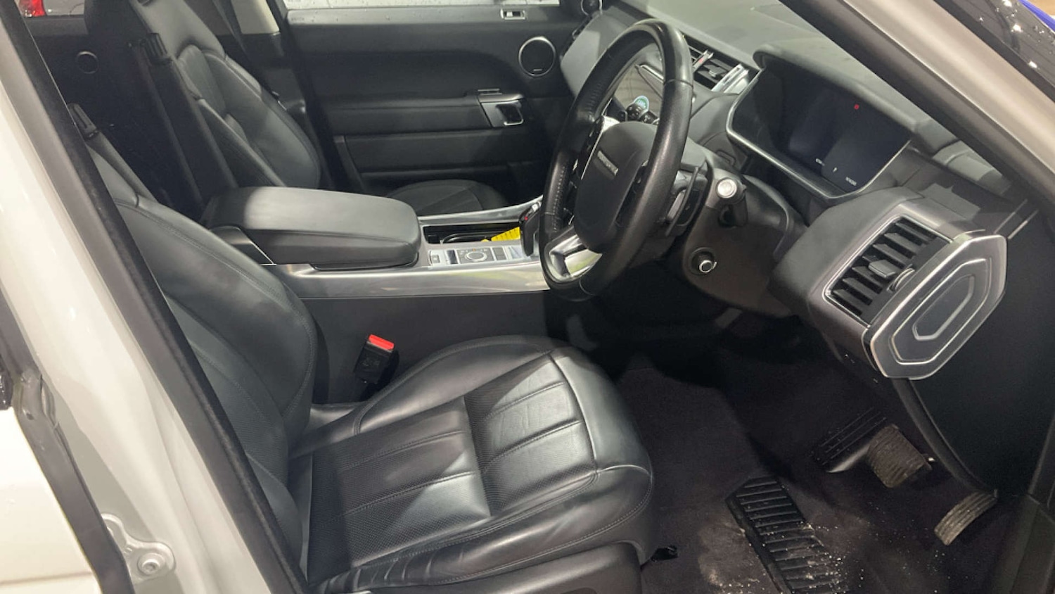 Used Land Rover Range Rover Sport 2021 for sale - 76422532: Photo 2