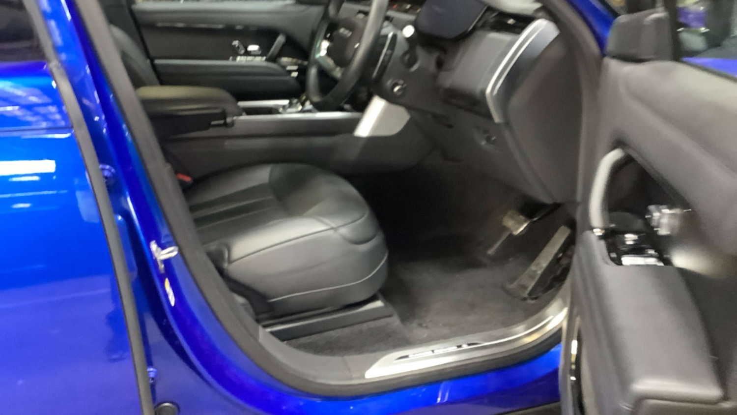 Used Land Rover Range Rover 2023 for sale - 77847550: Photo 2