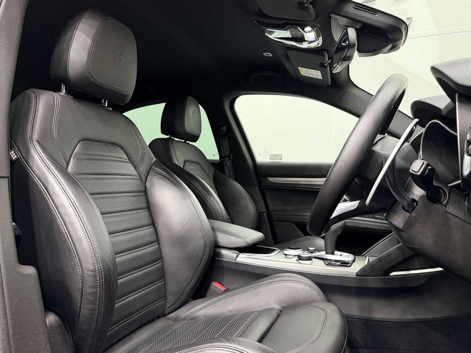 Used Alfa Romeo Stelvio 2023 for sale - 76618159: Photo 2