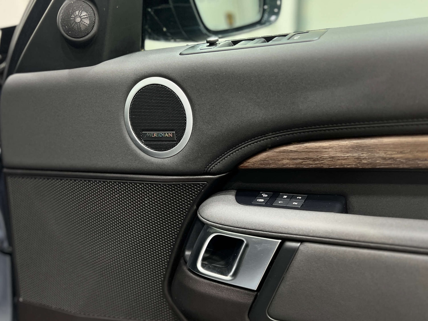 Used Land Rover Discovery 2018 for sale - 77403465: Photo 40