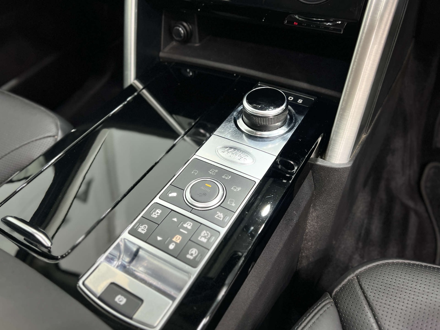 Used Land Rover Discovery 2018 for sale - 77403465: Photo 45