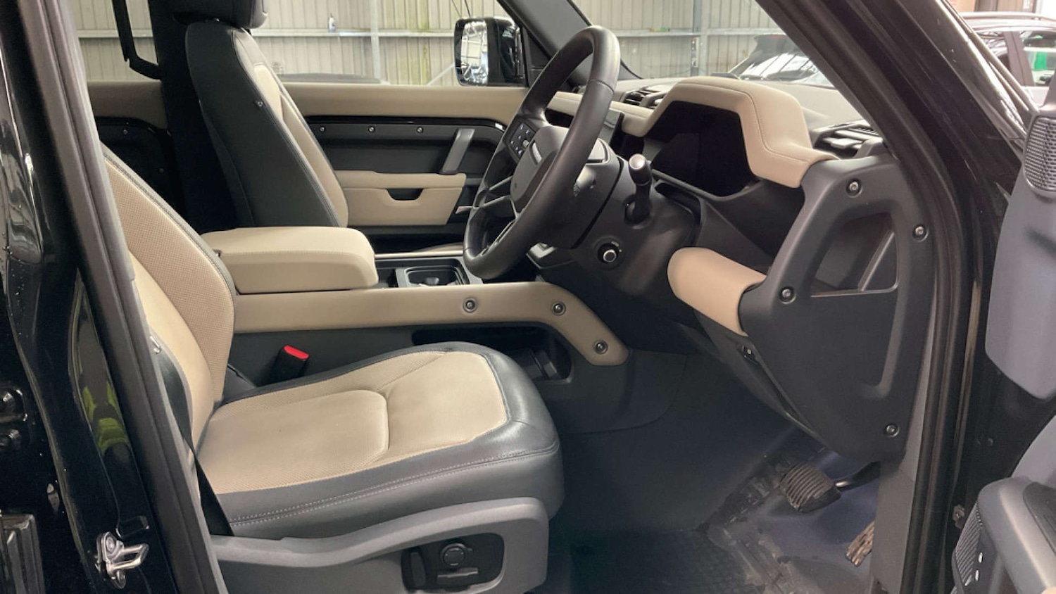 Used Land Rover Defender 2024 for sale - 77609384: Photo 2