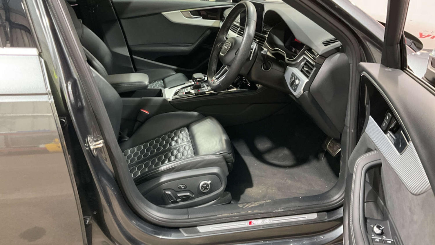 Used Audi A4 2022 for sale - 77211856: Photo 2