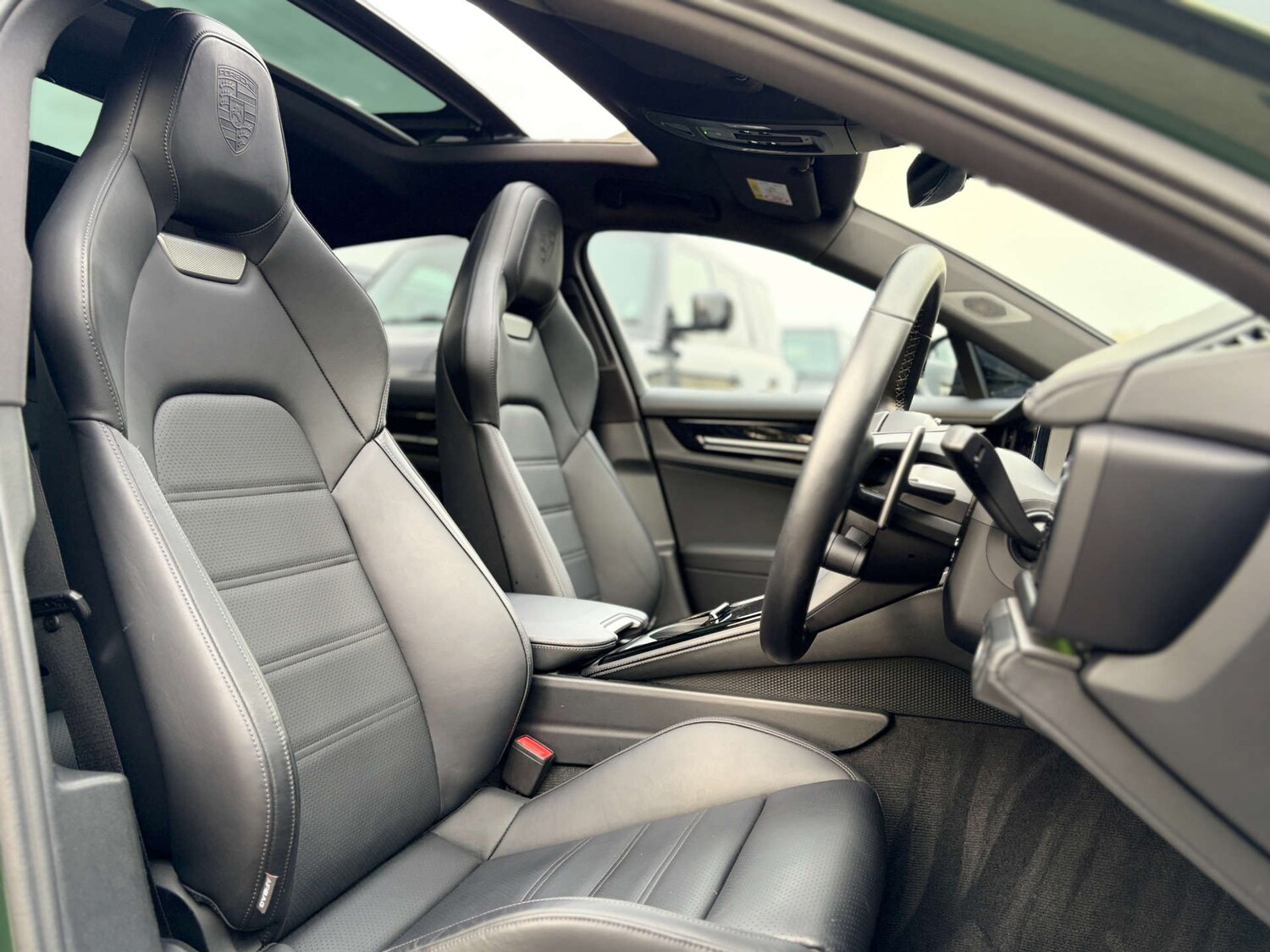 Used Porsche Panamera 2024 for sale - 77877347: Photo 2