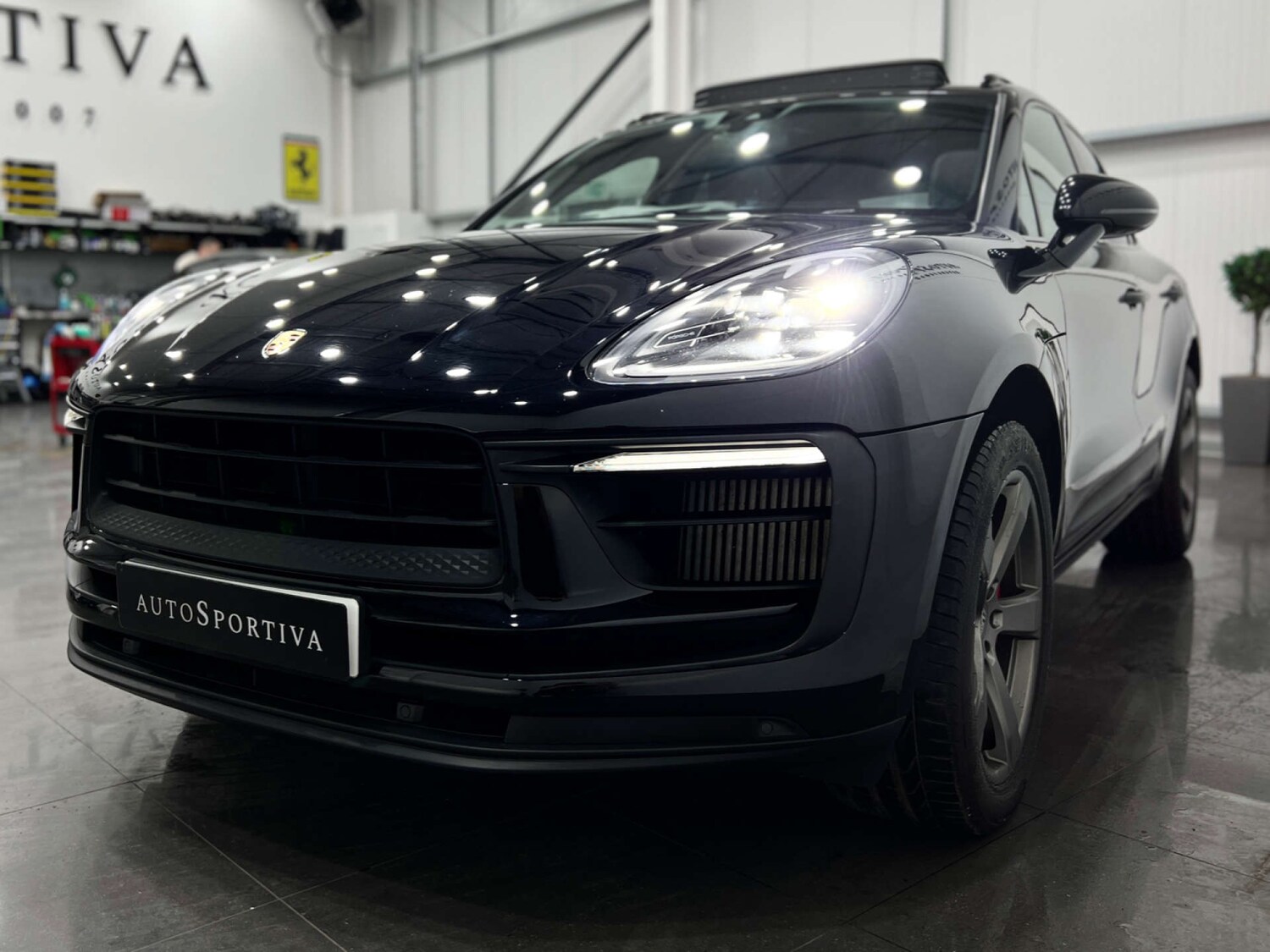 Used Porsche Macan 2025 for sale - 78080669: Photo 10