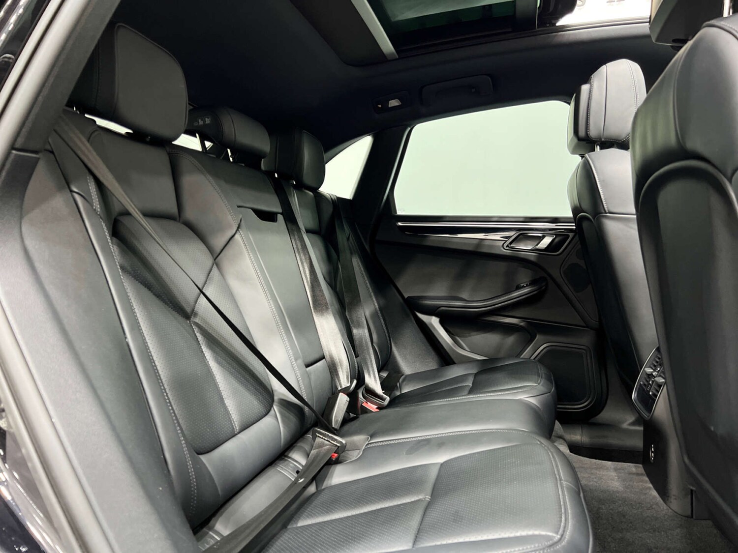 Used Porsche Macan 2025 for sale - 78080669: Photo 15