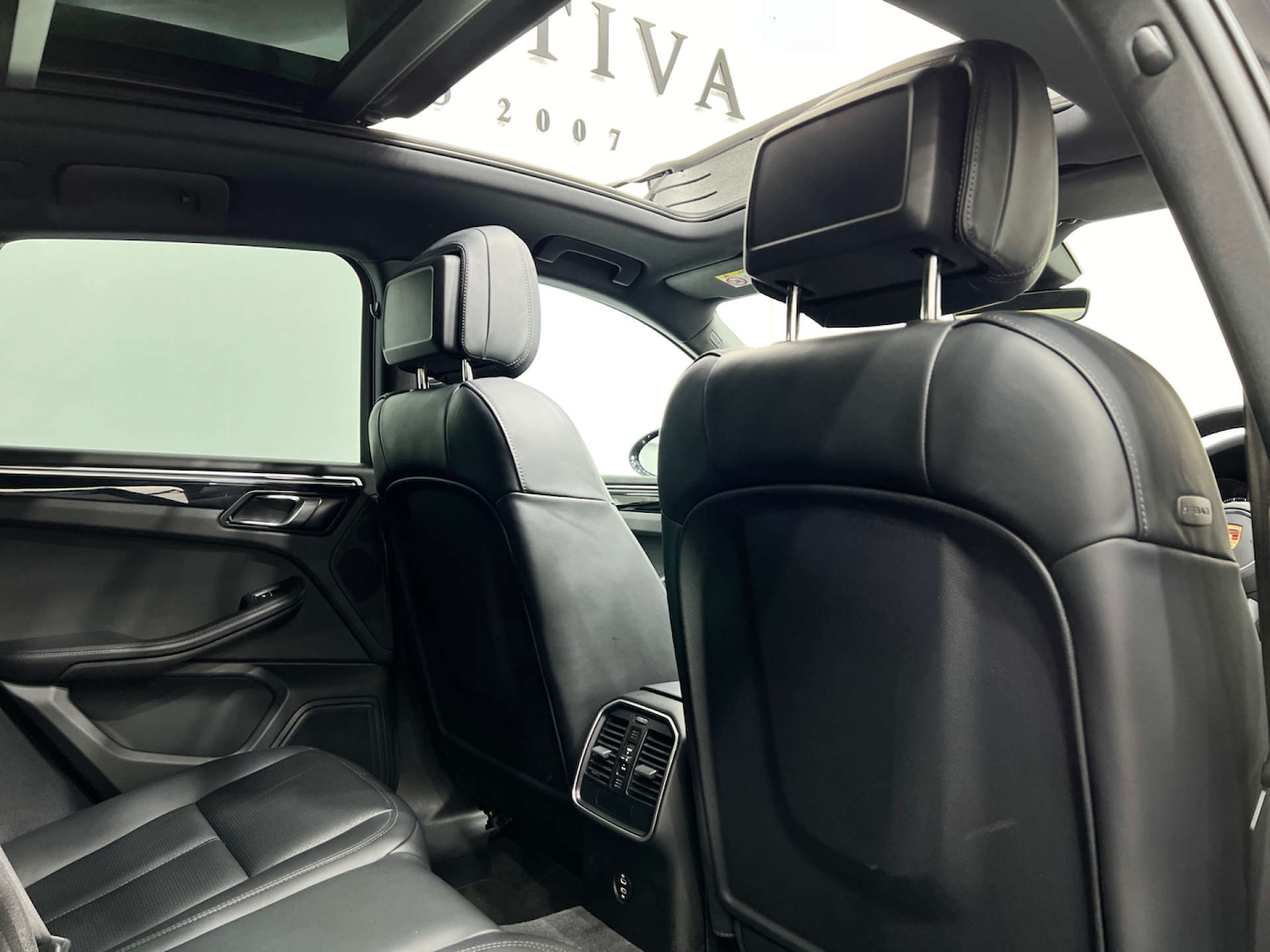 Used Porsche Macan 2025 for sale - 78080669: Photo 16