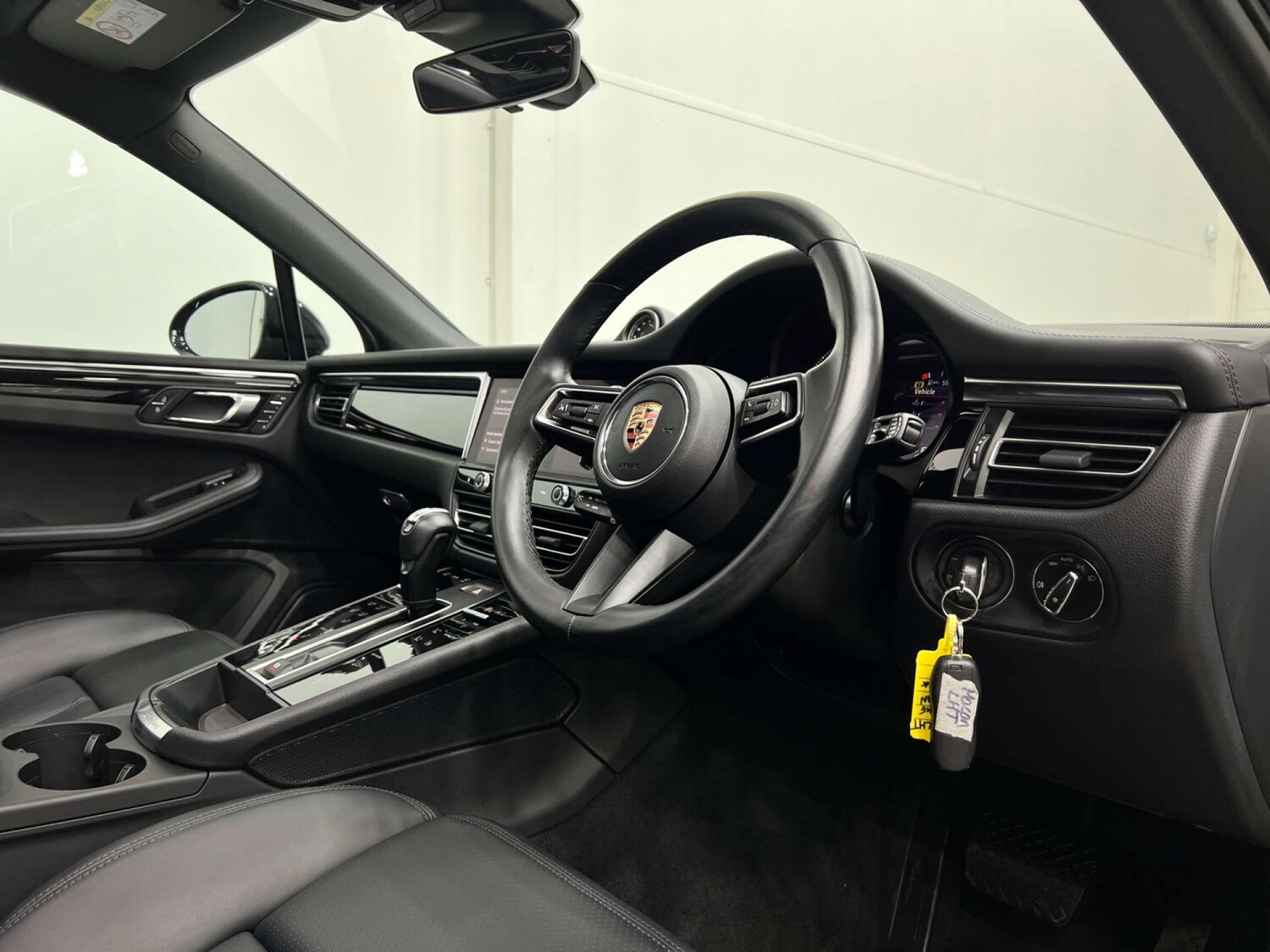 Used Porsche Macan 2025 for sale - 78080669: Photo 31