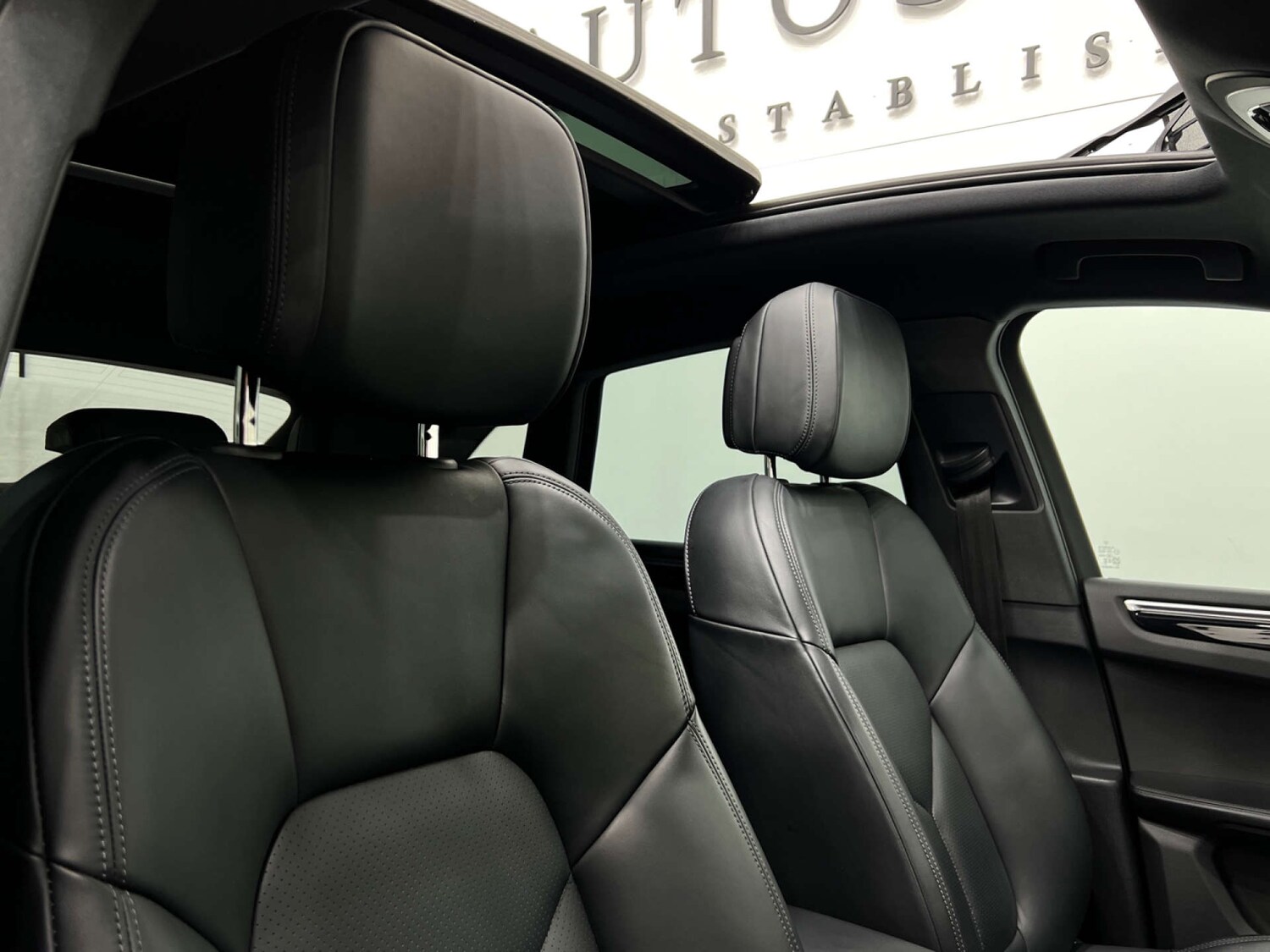 Used Porsche Macan 2025 for sale - 78080669: Photo 32