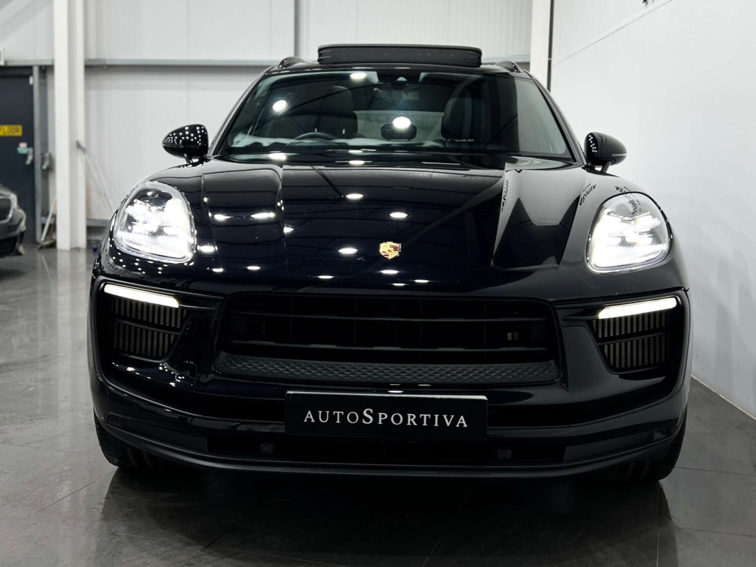 Used Porsche Macan 2025 for sale - 78080669: Photo 8