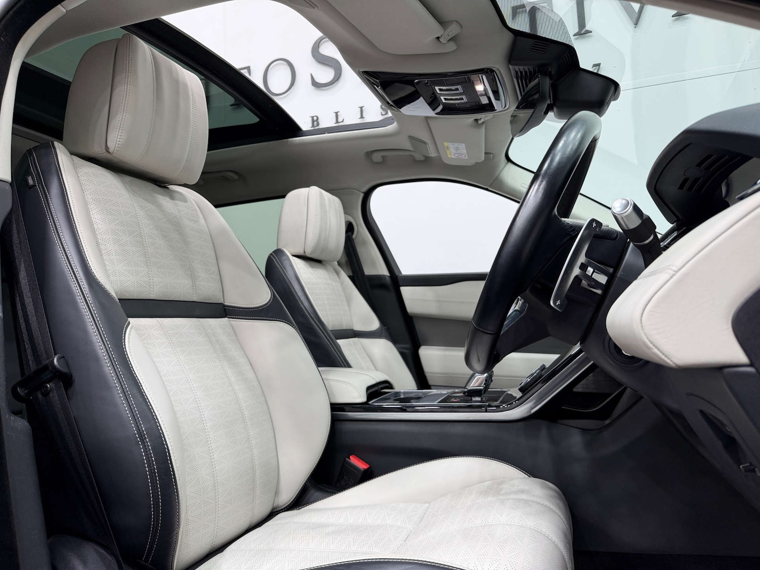 Used Land Rover Range Rover Velar 2021 for sale - 77730163: Photo 2