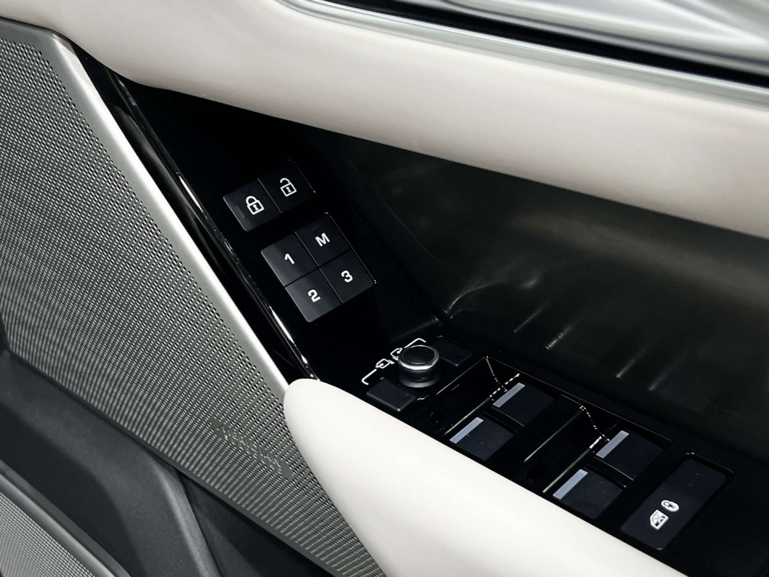 Used Land Rover Range Rover Velar 2021 for sale - 77730163: Photo 30