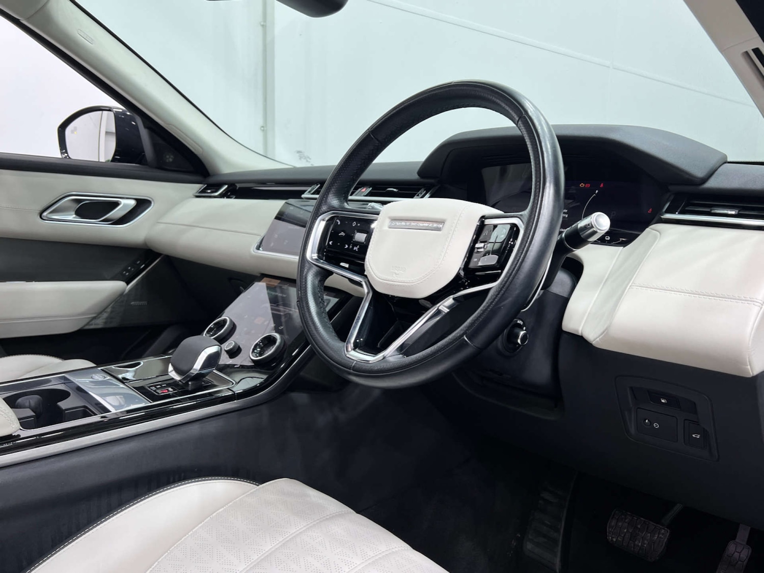 Used Land Rover Range Rover Velar 2021 for sale - 77730163: Photo 37