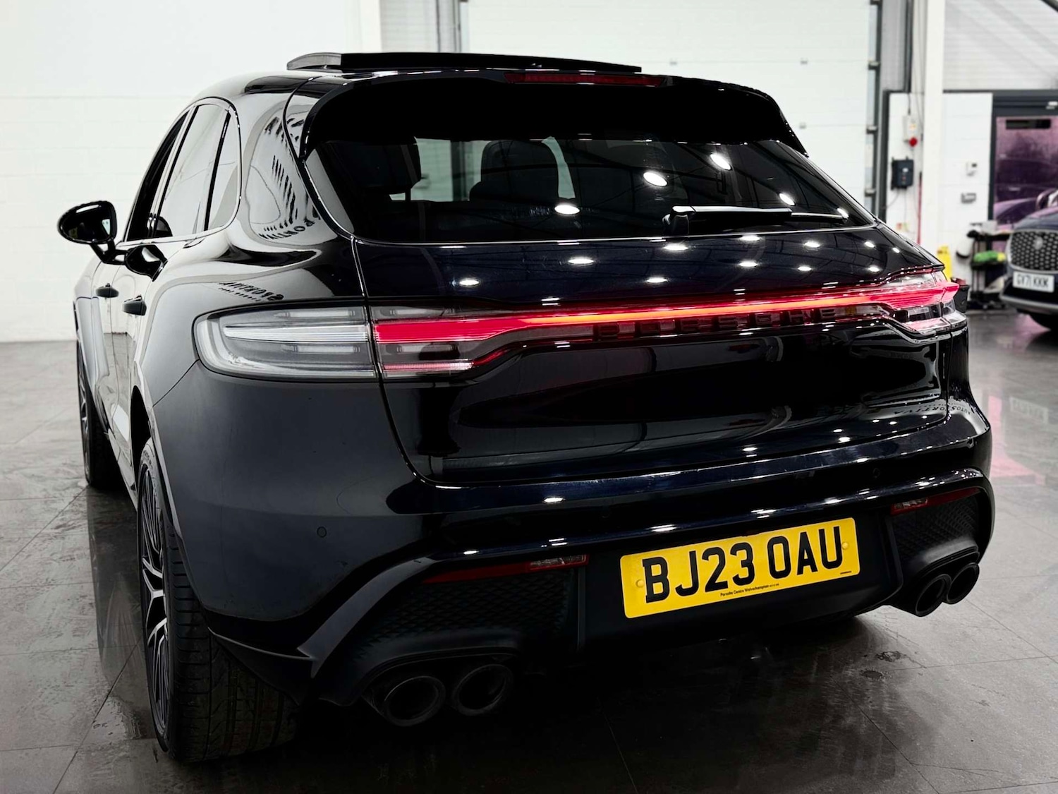 Used Porsche Macan 2023 for sale - 77038524: Photo 11