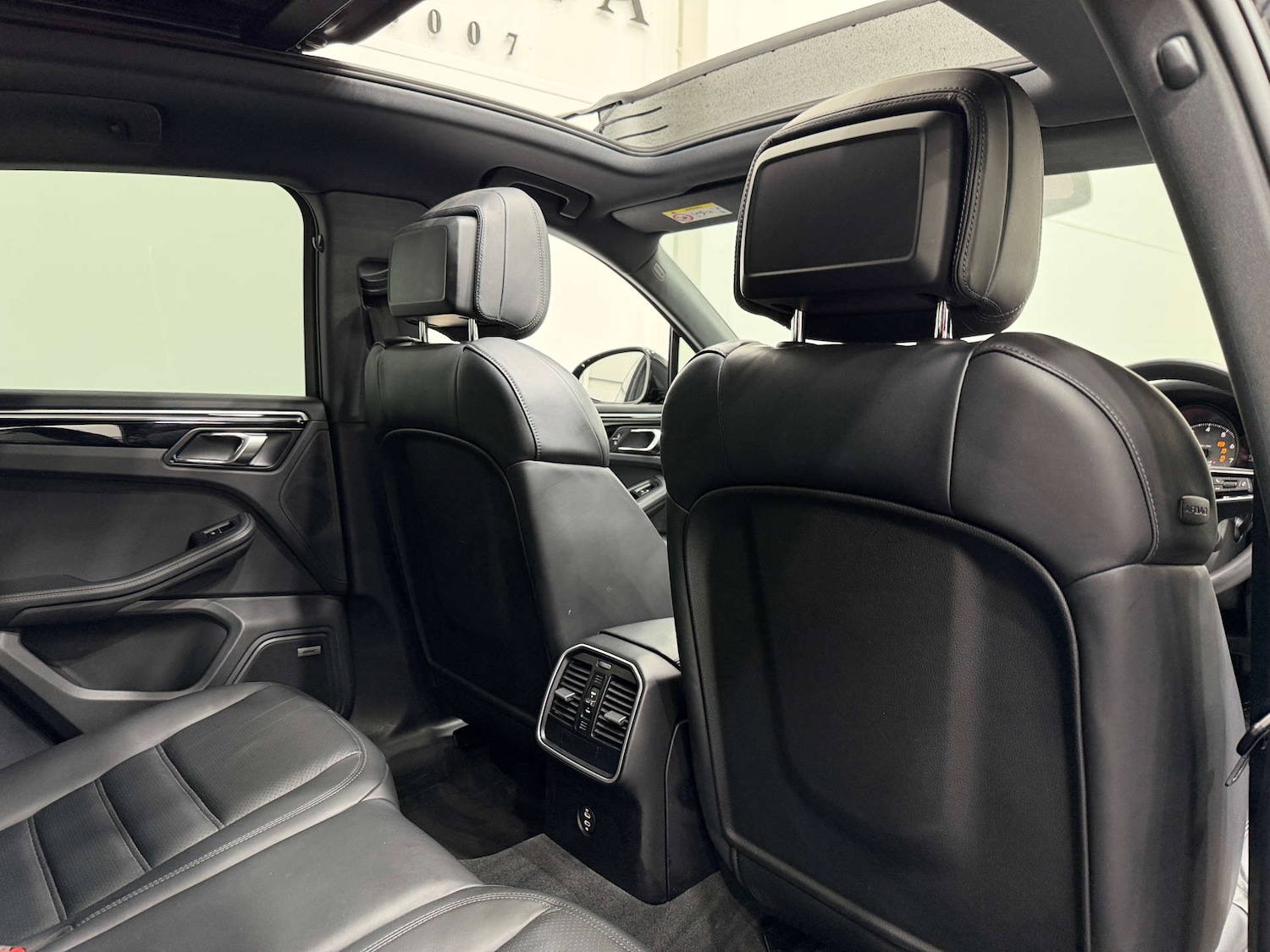 Used Porsche Macan 2023 for sale - 77038524: Photo 18