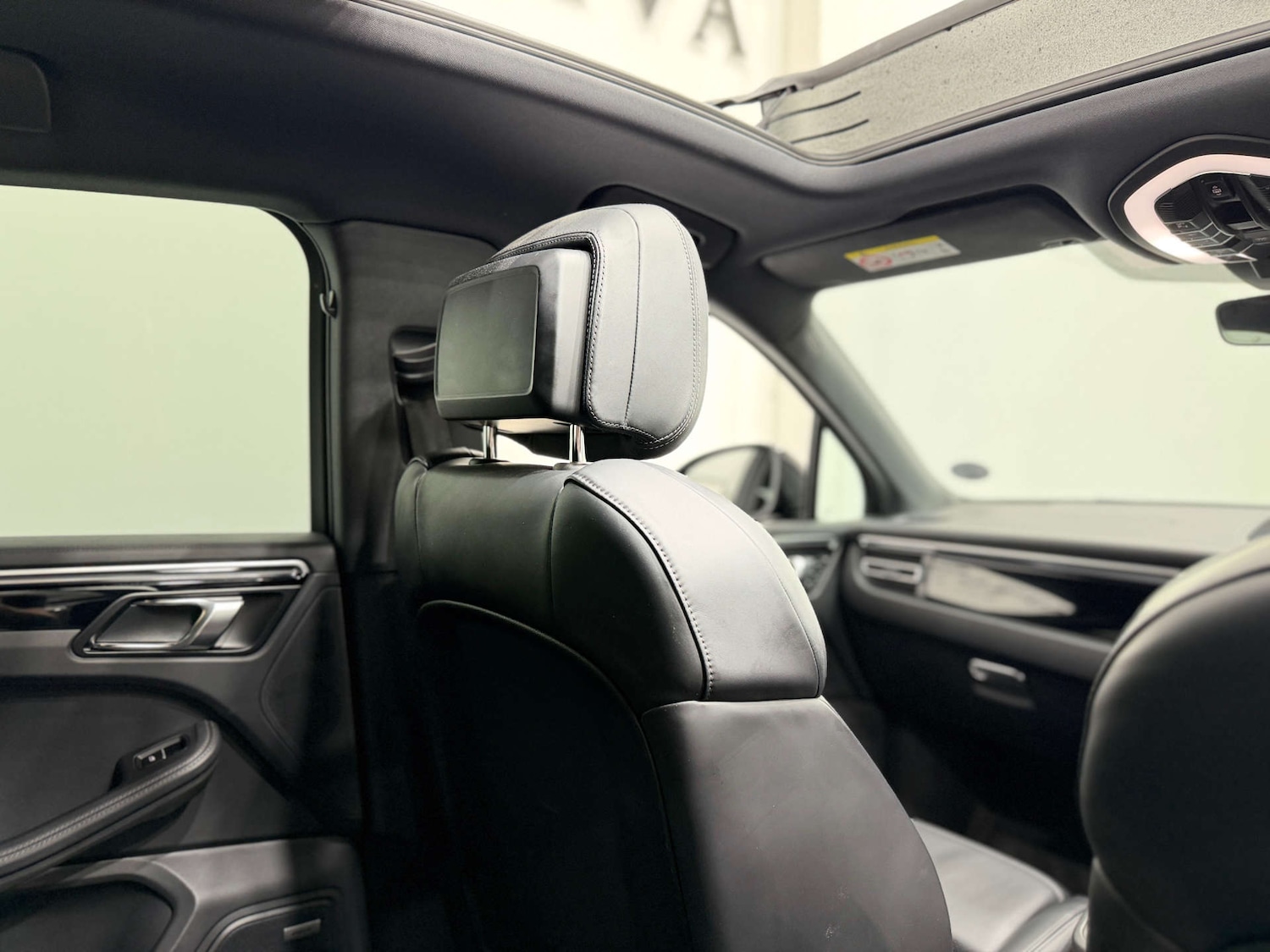 Used Porsche Macan 2023 for sale - 77038524: Photo 19