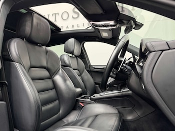 Used Porsche Macan 2023 for sale - 77038524: Photo