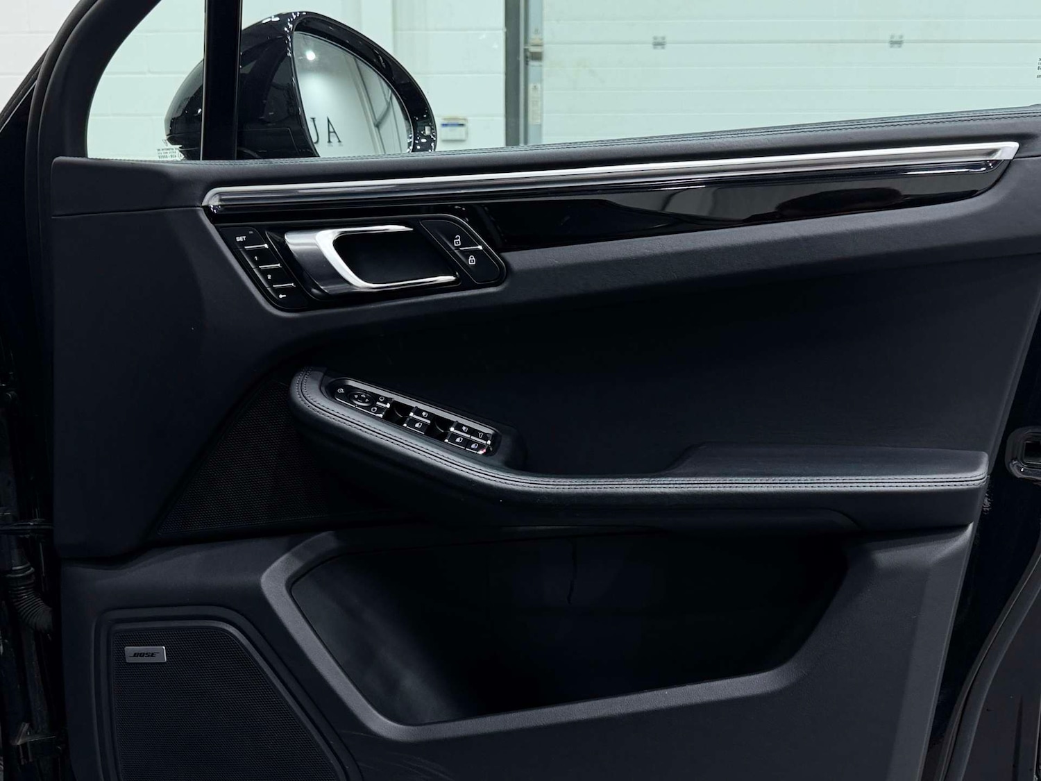 Used Porsche Macan 2023 for sale - 77038524: Photo 38