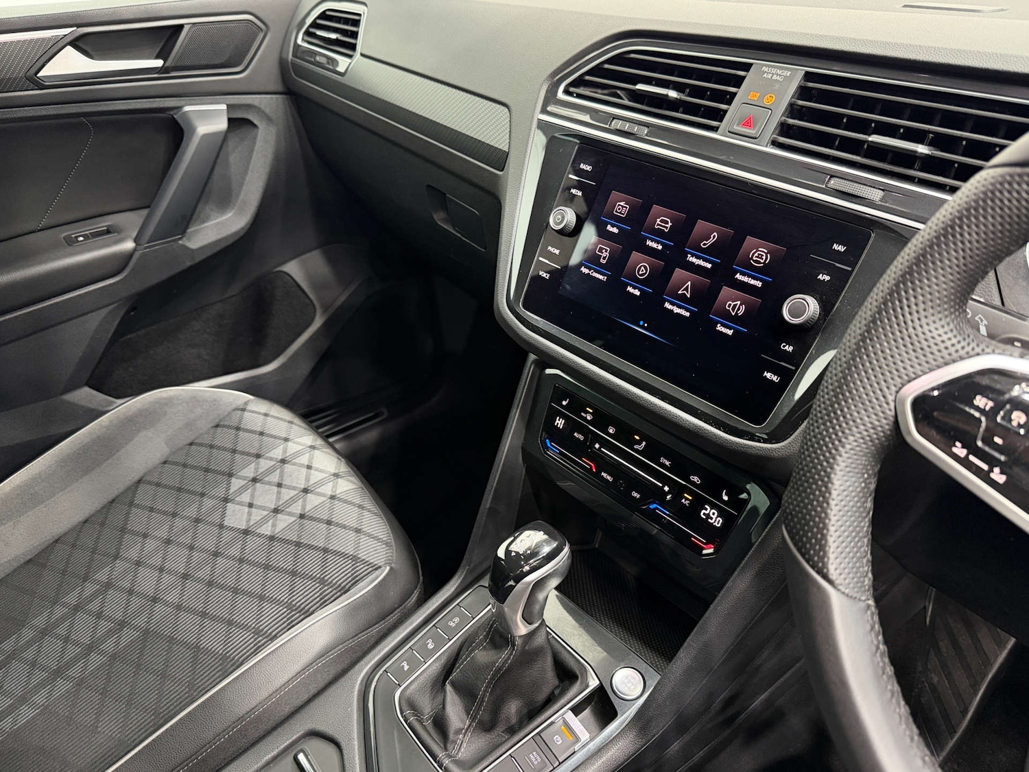 Used Volkswagen Tiguan 2020 for sale - 77211849: Photo 36