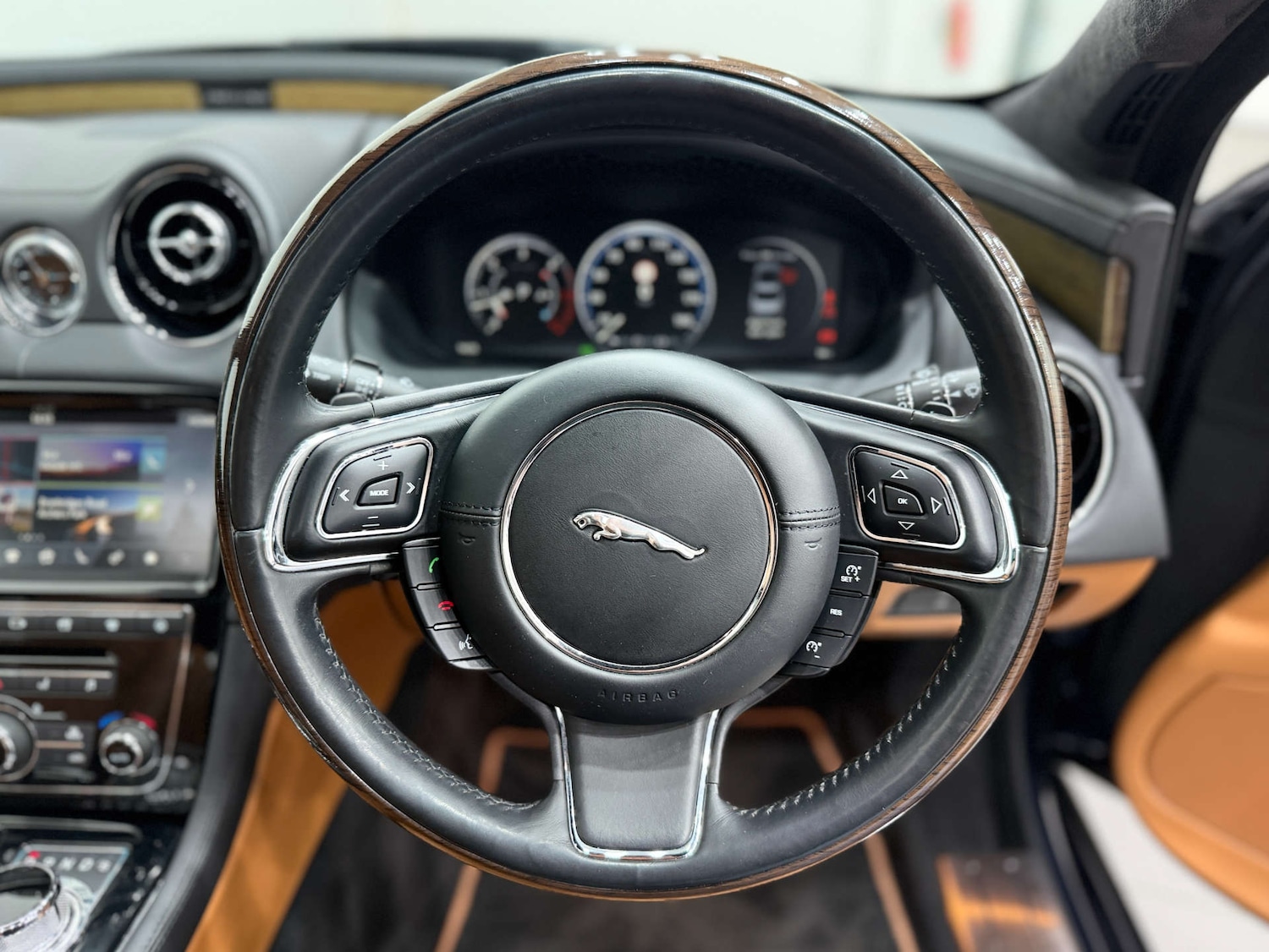 Used Jaguar XJ 2017 for sale - 77937227: Photo 19