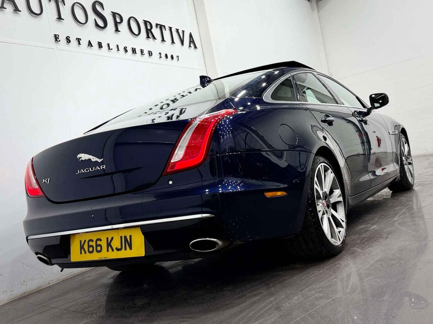 Used Jaguar XJ 2017 for sale - 77937227: Photo 25