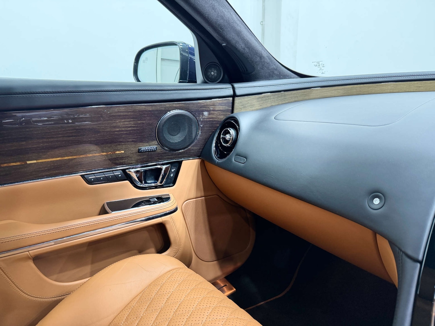 Used Jaguar XJ 2017 for sale - 77937227: Photo 40