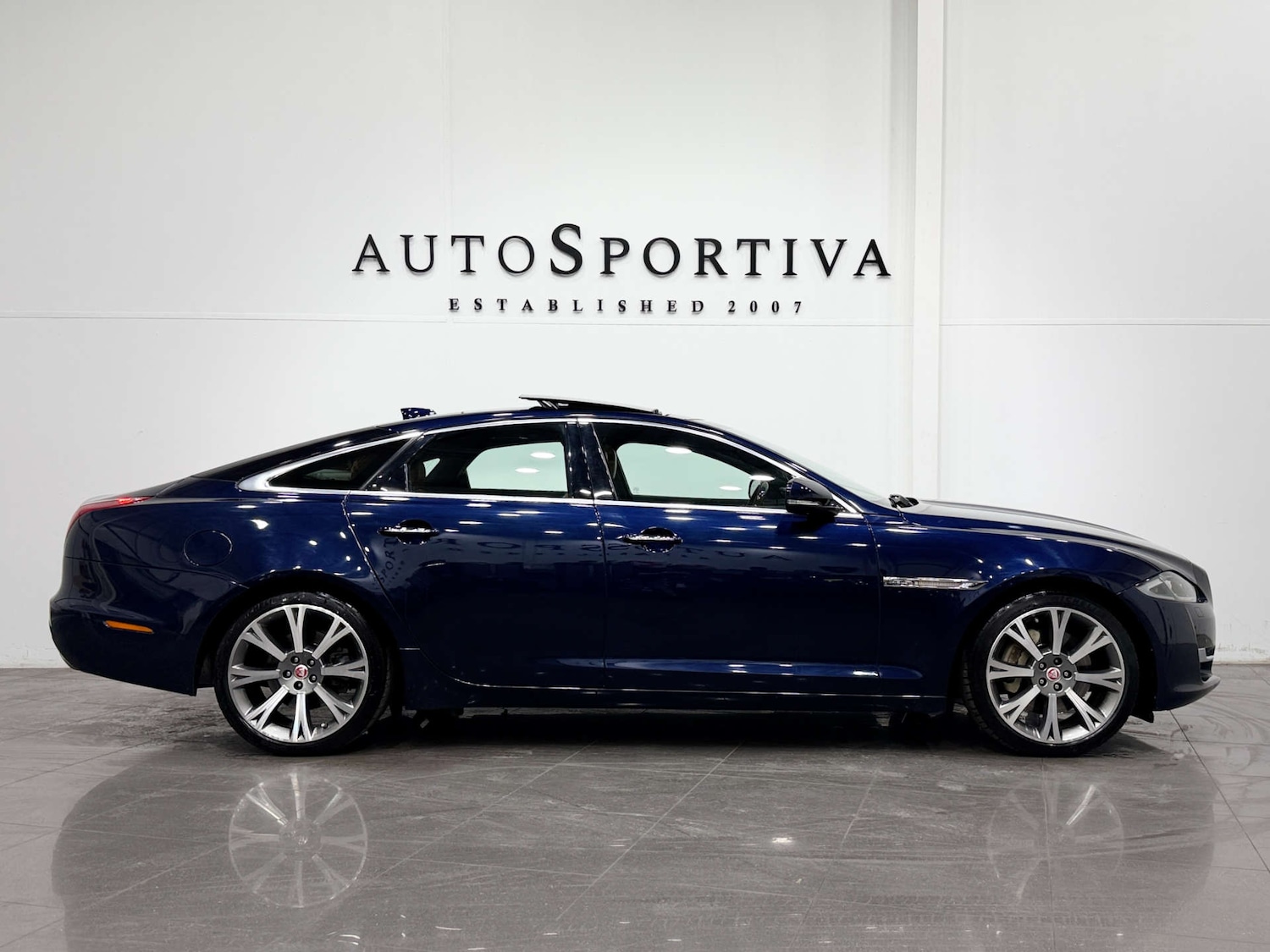 Used Jaguar XJ 2017 for sale - 77937227: Photo 7