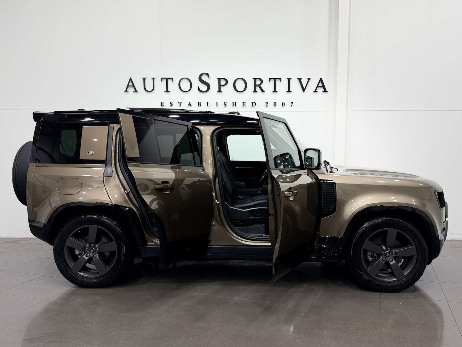 Used Land Rover Defender 2023 for sale - 77833871: Photo 15