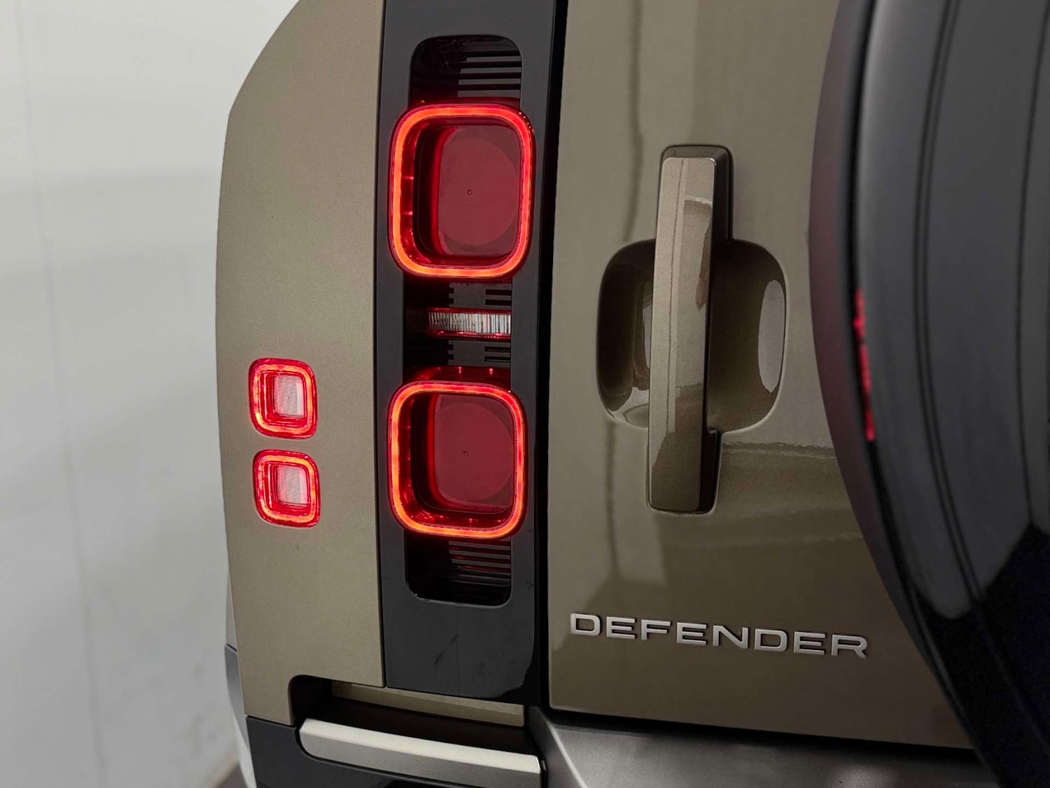 Used Land Rover Defender 2023 for sale - 77833871: Photo 29