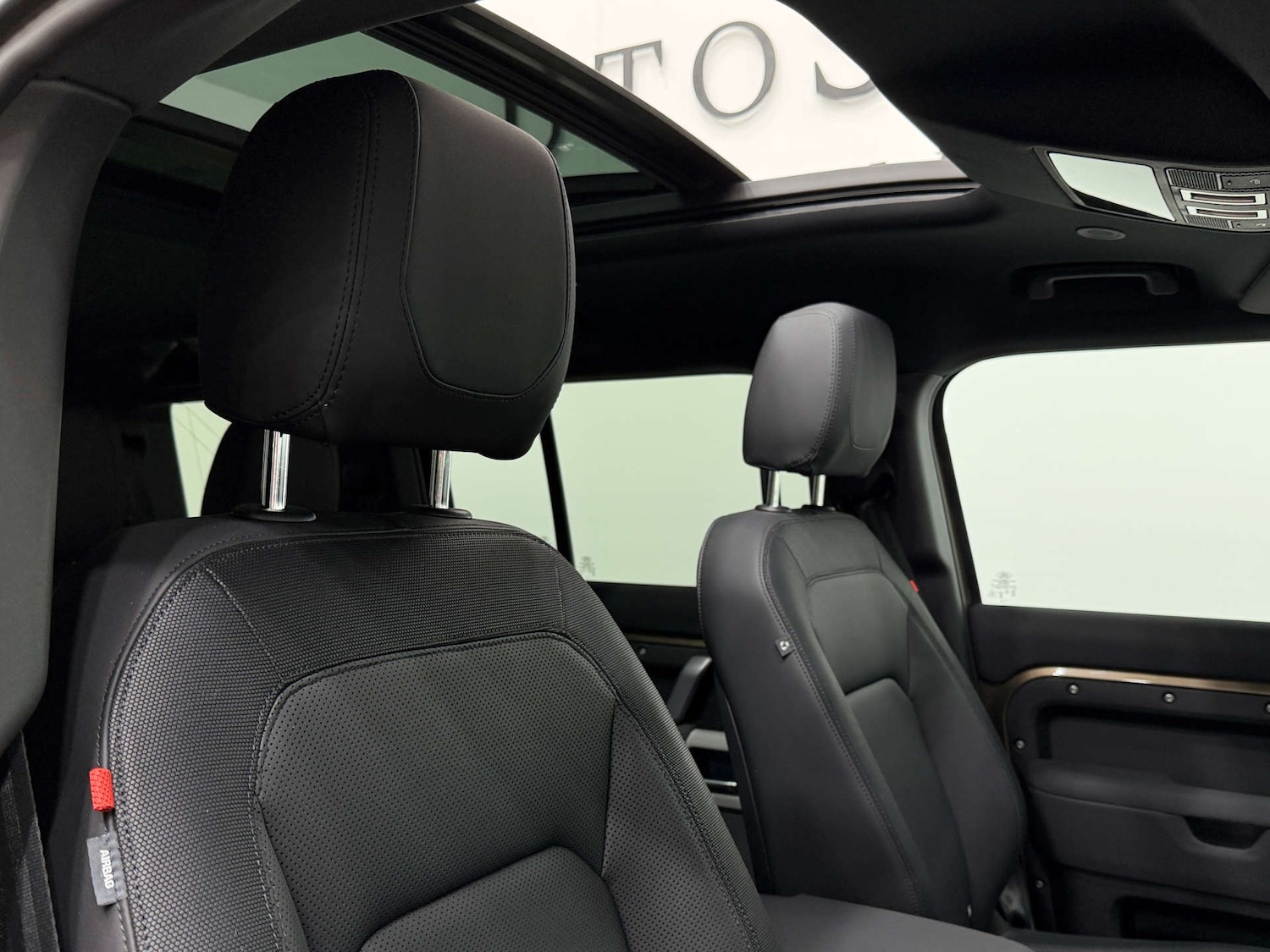 Used Land Rover Defender 2023 for sale - 77833871: Photo 43