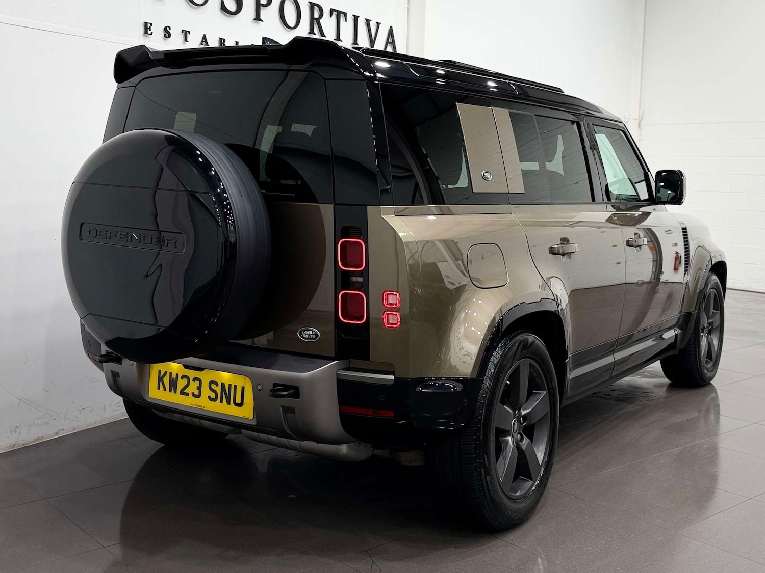 Used Land Rover Defender 2023 for sale - 77833871: Photo 6