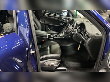 Used Porsche Macan 2023 for sale - 78873395: Photo