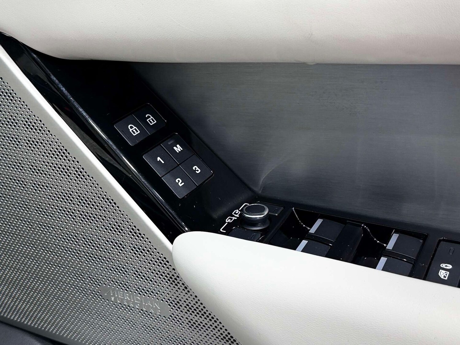 Used Land Rover Range Rover Velar 2022 for sale - 77833865: Photo 37