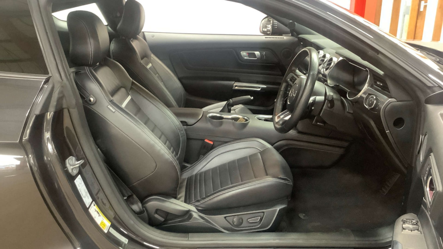 Used Ford Mustang 2022 for sale - 76148256: Photo 2