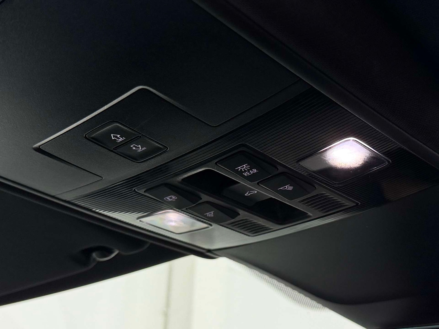 Used Volkswagen Tiguan 2020 for sale - 76330101: Photo 35