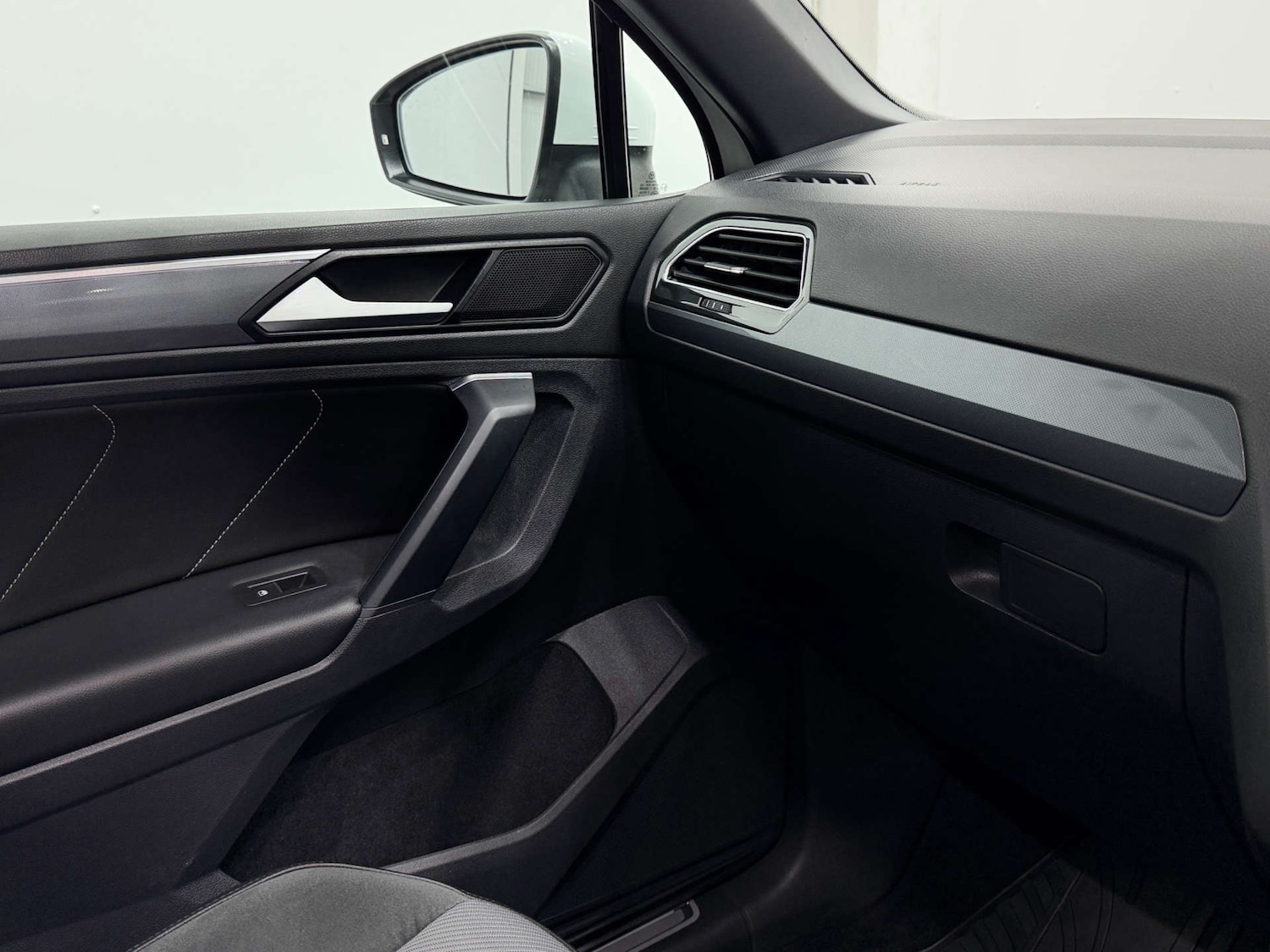 Used Volkswagen Tiguan 2020 for sale - 76330101: Photo 36